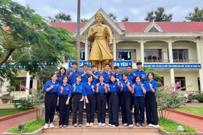 HOẠT ĐỘNG TRỒNG, CHĂM SÓC CÂY XANH VÀ HOA – TRƯỜNG THPT TRẦN HƯNG ĐẠO