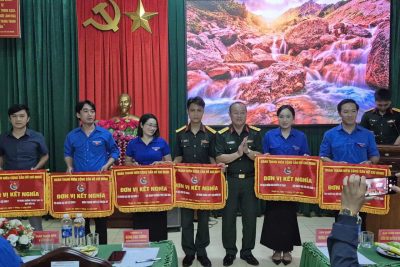 TRƯỜNG THPT TRẦN HƯNG ĐẠO, THẮT CHẶT TÌNH ĐOÀN KẾT QUÂN – DÂN